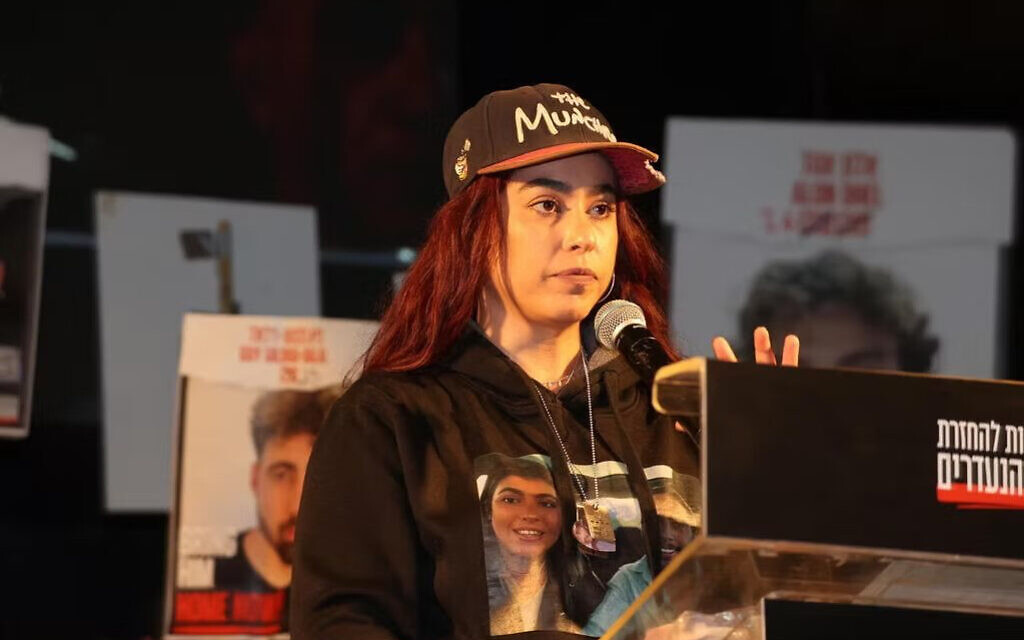 Ilana Gritzewsky speaks at Hostages’ Square in Tel Aviv. Photo X