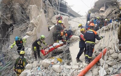 Rescue workers recover a body from the collapsed construction site in Bangkok, where Israeli and Thai teams are working together following the 7.7-magnitude earthquake that struck on 28 March 2025.