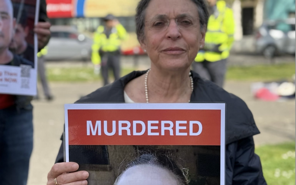 Brighton counter-protest held as march passes 7 October memorial site.