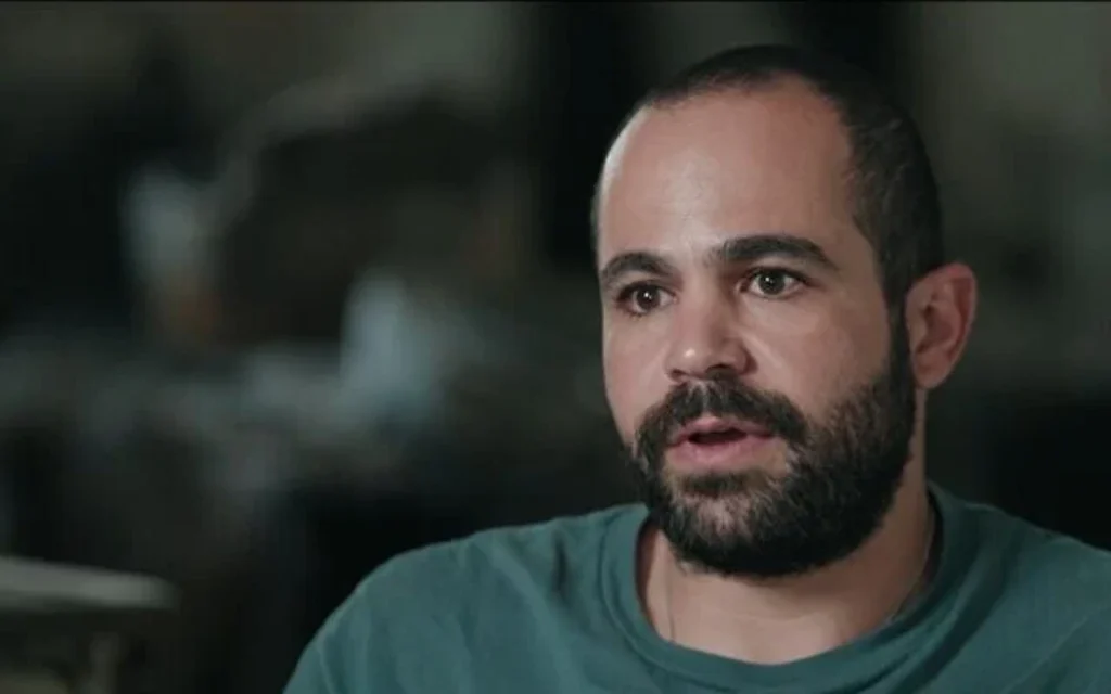 Yarden Bibas during his televised interview recalling captivity in Gaza.
Screenshot: Channel 12 News