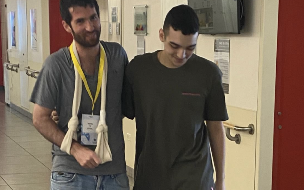 Freed hostages Sagui Dekel-Chen and Edan Alexander reunite in hospital.
Photo credit: X