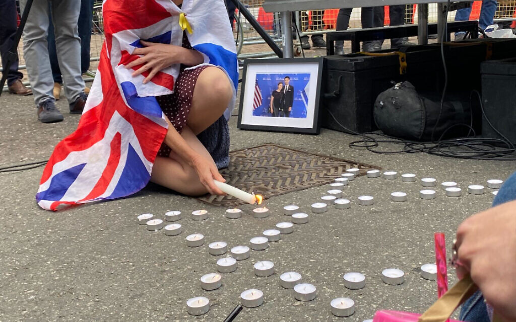 Candles lit in memory of murdered Israeli embassy staff Yaron Lischinsky and Sarah Lynn Milgram outside the Israeli Embassy in London.
Photo Credit: Campaign Against Antisemitism (CAA)