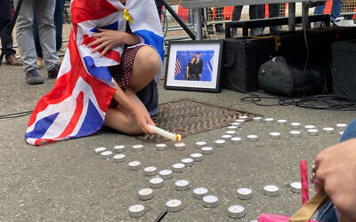 Candles lit in memory of murdered Israeli embassy staff Yaron Lischinsky and Sarah Lynn Milgram outside the Israeli Embassy in London.
Photo Credit: Campaign Against Antisemitism (CAA)