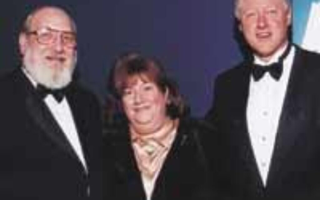 Rabbi Alan and Rebbetzen Miriam Plancey pictured with former US President Bill Clinton.
(Photo: Borehamwood Times)
