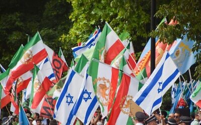Pro-monarchy demonstrators holding pre-revolution Iranian flags and Israeli flags gather outside the Embassy of Iran in protest against the Islamic Republic and in support of Reza Pahlavi, the Crown Prince of Iran, as USA and Israel attack targets in Iran. Credit: Vuk Valcic/Alamy Live News