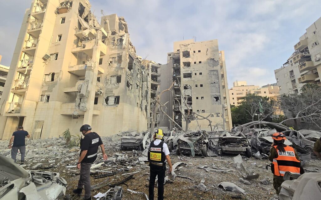 MDA crews searching for survivors. Be'er Sheva, 24 June 2025. Pic: MDA Twitter/X