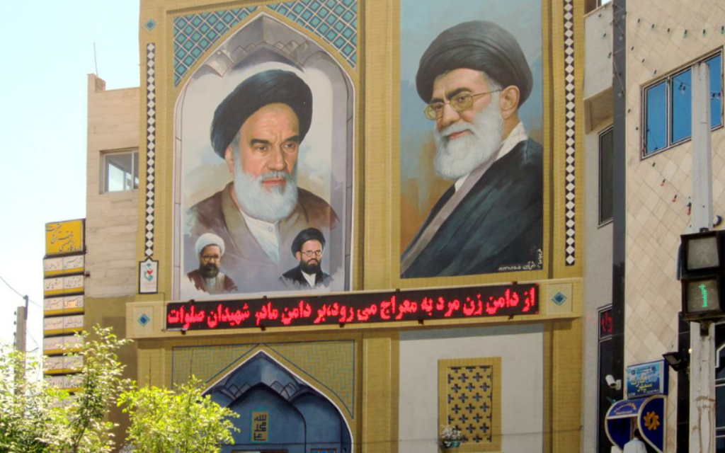A mural of the Iranian regime's supreme leaders: Ayatollah Khomeini (1979-89) and Ayatollah Khamenei (1989-present). Credit: Flickr/David Stanley