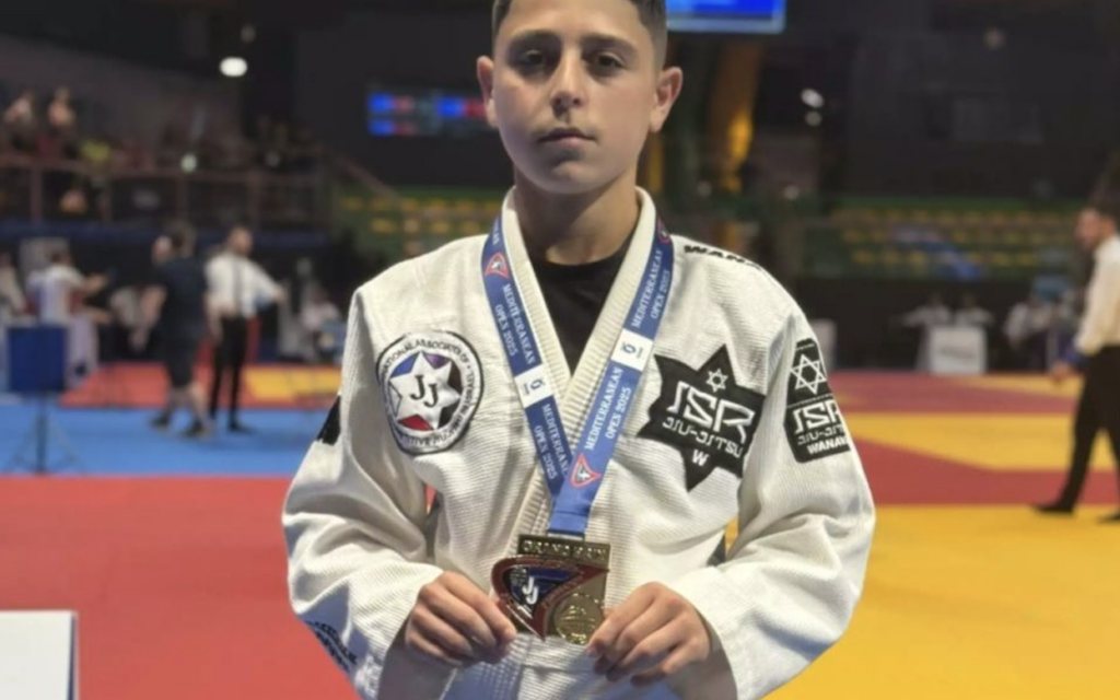 Daniel Boaron, 16, holds his gold medal after winning the AJP Tour Italy National Pro – Jiu-Jitsu Grand Prix. (Photo Credit: X/@visegrad24)