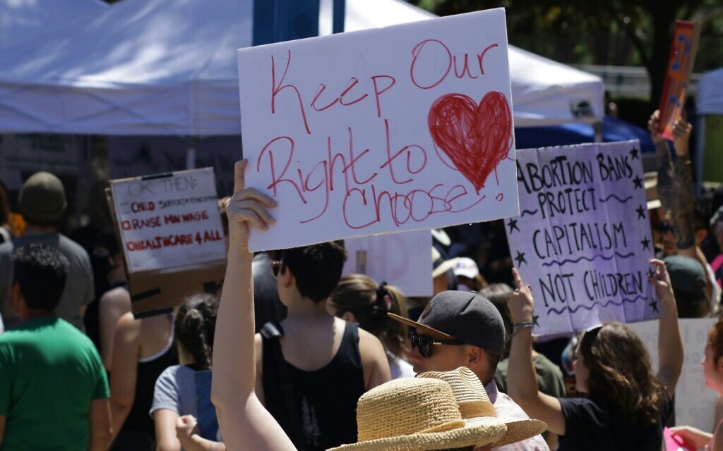 Demonstrators call for abortion rights at a public rally, echoing sentiments supported by Progressive Jewish leaders. Photo Credit: Aiden Frazier/Unsplash