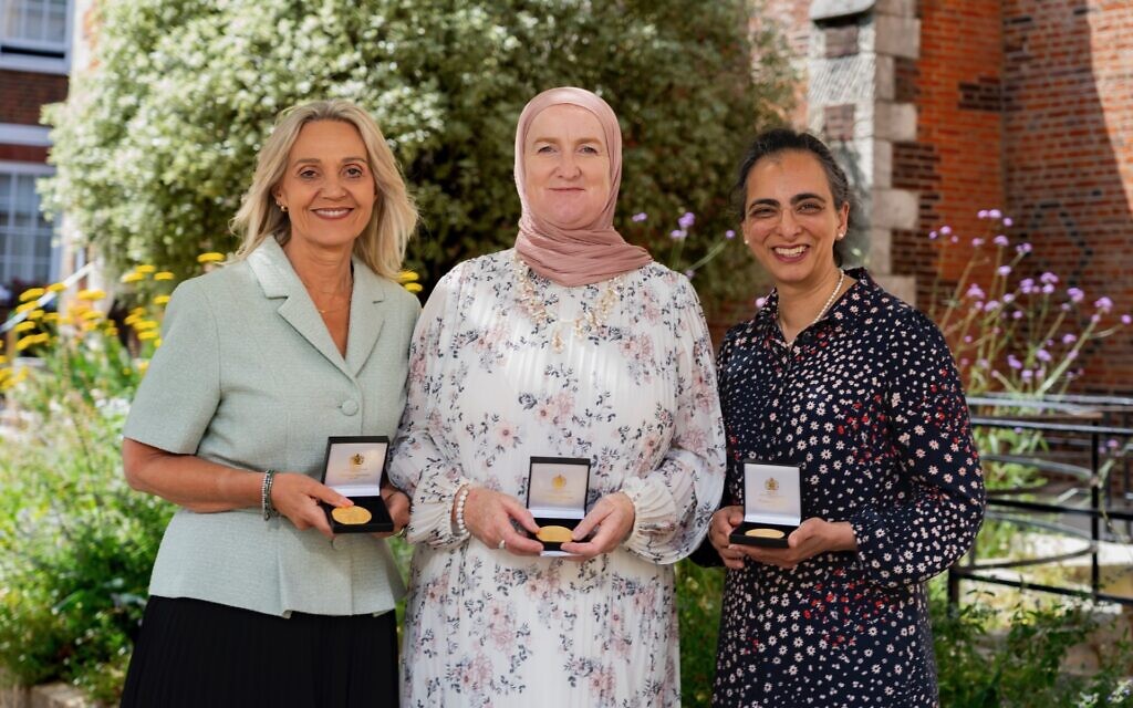 Laura Marks, Dr Julie Siddiqi and Professor Jagbir Jhutti-Johal receive the 2025 Sternberg Interfaith Gold Medallion for their outstanding contributions to faith dialogue. Photo Credit: Sam Friedrich / acumenimages.com