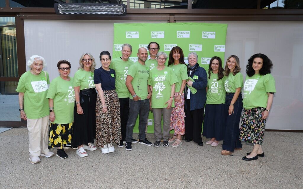 Reunion of Mitzvah Day pioneers marks 20 years of Jewish-led volunteering. Photo credit: Karen Zetter