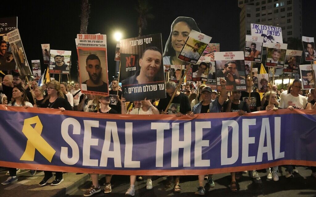 People take part in a protest in Tel Aviv demanding the end of the war and immediate release of hostages held by Hamas in the Gaza Strip, and against Prime Minister Benjamin Netanyahu's government in Tel Aviv, Saturday, July 26, 2025. (AP Photo/Mahmoud Illean)