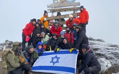 Brondesbury Park Young Jewish Professionals reach the summit of Mount Kilimanjaro. Photo Credit: BPark YJP
