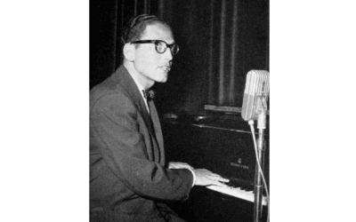 Tom Lehrer, performing in 1960