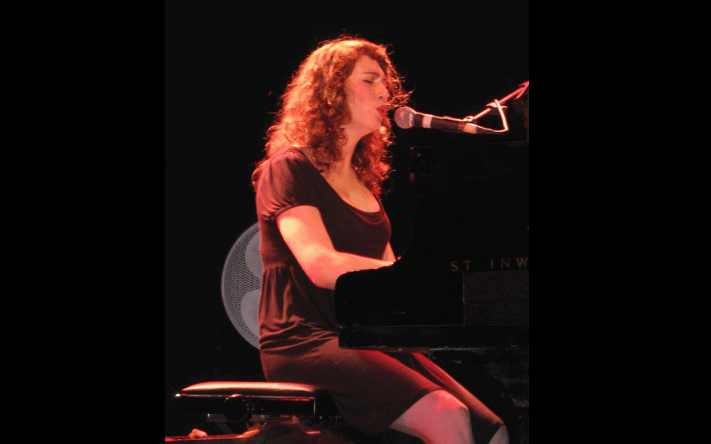 Regina Spektor performing in Tel Aviv (Credit: Wikimedia Commons/Beny Shlevich)