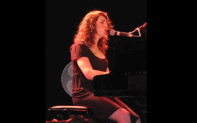 Regina Spektor performing in Tel Aviv (Credit: Wikimedia Commons/Beny Shlevich)