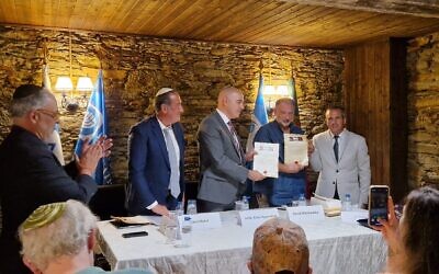Image from the ceremony as Mileikowsky receives the award on behalf of the Netanyahu family in Porto. Pic: Courtesy