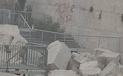 Graffiti sprayed on the southern section of the Wailing Wall, Jerusalem. Screenshot: Twitter/X