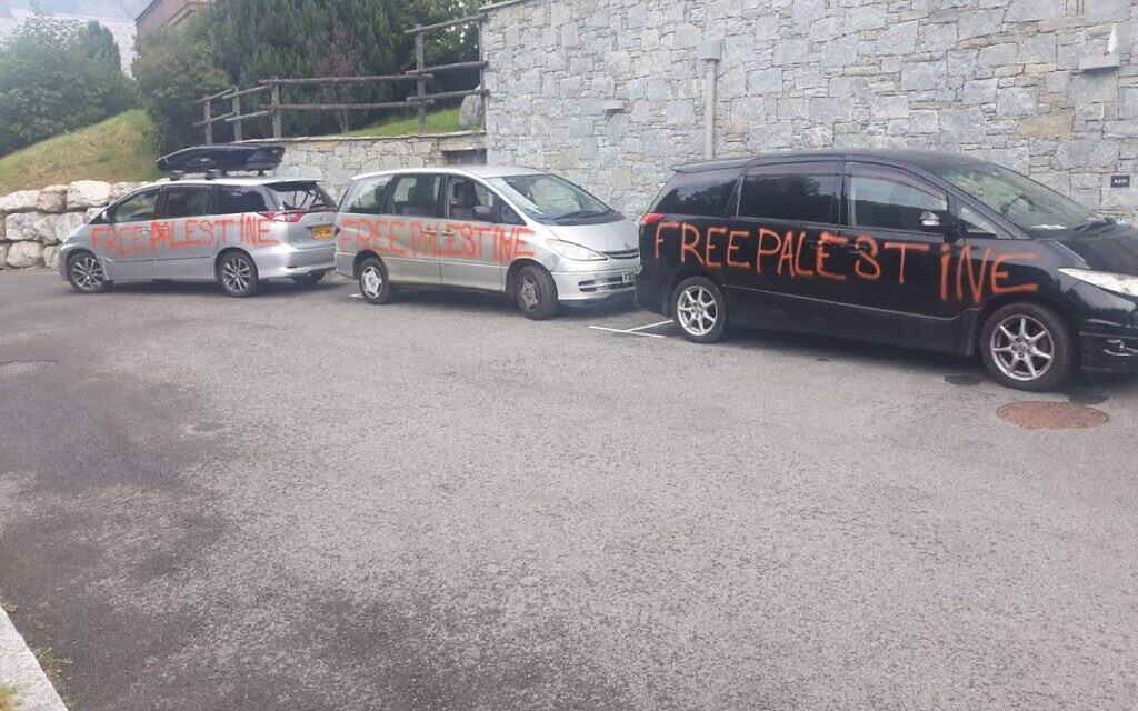 Cars belonging to Jewish holidaymakers in Châtel, France, vandalised with “Free Palestine” graffiti Photo: X