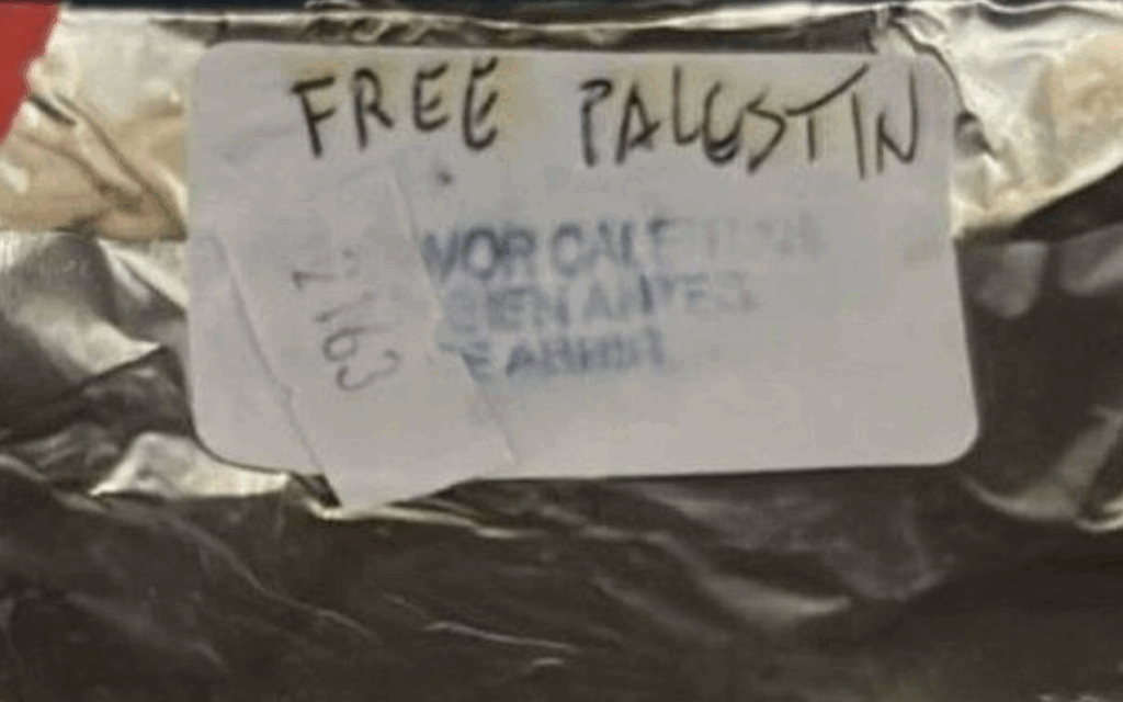 Pictures of a kosher meal served to an Iberia passenger were widely shared on social media