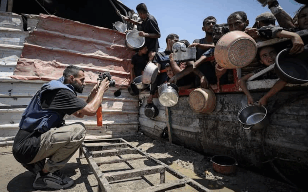 A German media investigation revealed that a Palestinian photographer staged some images taken in Gaza (Photo Credit: Süddeutsche Zeitung)