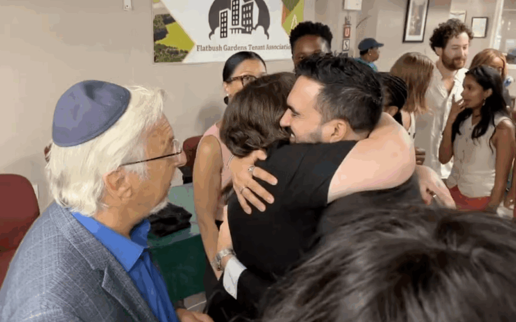 Zohran Mamdani meets supporters at the Flatbush Gardens housing complex in Brooklyn on 12 August, 2025. (Screenshot from X)