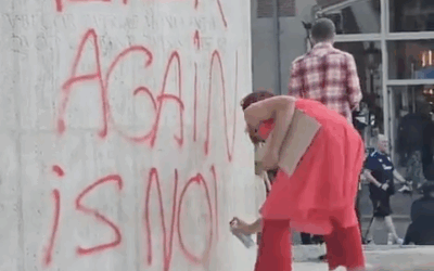 Amsterdam WWII memorial defaced with “Never Again is Now” graffiti during pro-Palestinian march. Police arrest 24-year-old suspect at scene.