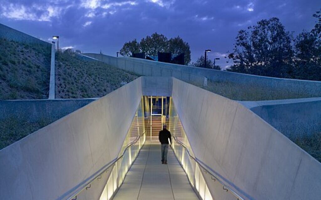 Holocaust Museum, LA. Photo Credit: Wikipedia