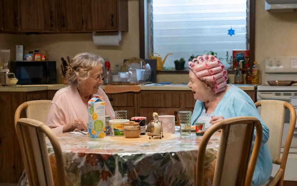 Rita Zohar as Bessie and June Squibb as Eleanor in Eleanor the Great