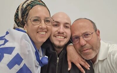 Freed hostage Eitan Mor embraces his parents after returning home following 736 days in Hamas captivity. Credit: X