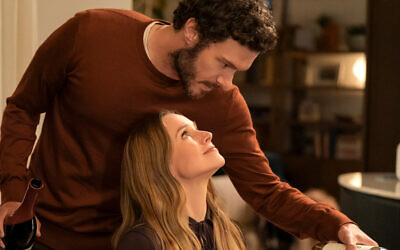 Adam Brody (Noah) and Kristin Bell (Joanne)