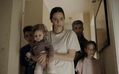 Ori Ron Gilad as Eitan, Shay-Lee Keren Sharvit as Tamari, Rotem Sela as Batsheva Yahalomi and Libi Atia as Yael in Red Alert, episode 2, streaming on Paramount+