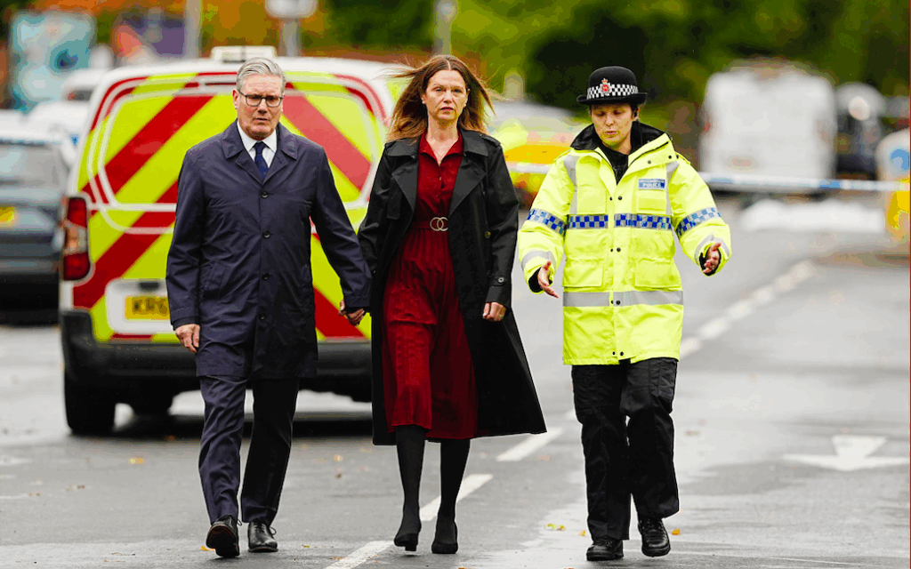 r Keir Starmer and Lady Victoria Starmer during a visit to the Heaton Park Hebrew Congregation synagogue in Crumpsall, Manchester, where two people died in a terror attack on Thursday. Picture date: Friday October 3, 2025. PA Wire