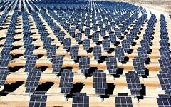 Solar panels stretch across a desert landscape. Photo: Public domain / Rawpixel Solar panels stretch across a desert landscape. Photo: Public domain / Rawpixel