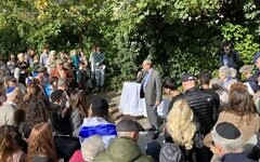 Rabbi Mark Goldsmith at the unveiling of October 7 memorial sculpture at EHRS Rabbi Mark Goldsmith at the unveiling of October 7 memorial sculpture at EHRS