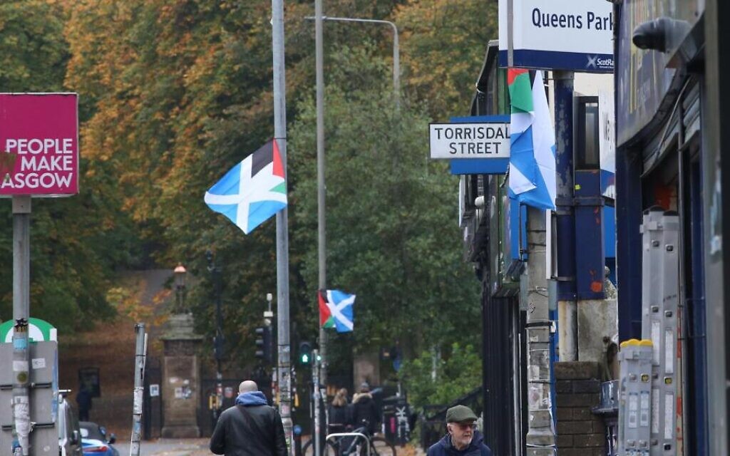 A 'Paltire' flying in Glasgow. Picture: NQ