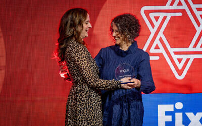 Nivi Feldman is presented with the inaugural Bridge to Israel Award by former hostage Dr Shoshan Haran at Magen David Adom UK’s annual dinner.
Photo: Adam Lawrence