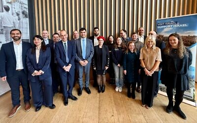 UK Jewish community leaders meet Israel Tourism delegation. (l to r): Michael Ben Baruch, Sivan Detooker, Toby Green, Itamar Elitzur, Barnaby Nemko, Eli Cohen, Yuval Porat, Michael Izakhov, Mrs Izakhov, Mandie Winston, Ariana Sultan, Ray Simonson, Adam Waters, Rebecca Doctors, Avi Lazarus, Debbie Fox, Anna Coleman. November 2025