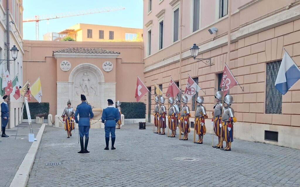 SWISS GUARD VATICAN. WIKIPEDIA