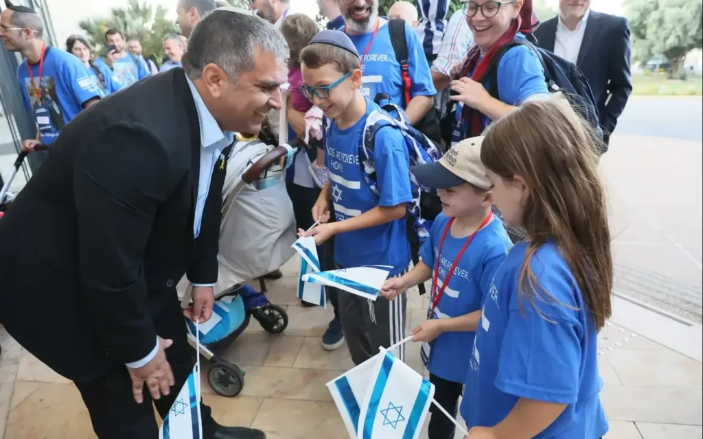 New immigrants upon arrival with Minister of Aliyah and Absorption Ofir Sofer. Pic: Official website of Ministry of Aliyah