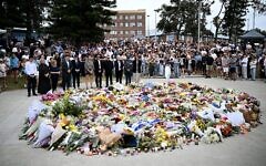 Australia in mourning after gunmen opened fire on Bondi Beach, killing 15 people in an attack designed to target the Jewish community. (AAP Image/Bianca De Marchi) Credit: Australian Associated Press/Alamy Live News Australia in mourning after gunmen opened fire on Bondi Beach, killing 15 people in an attack designed to target the Jewish community. (AAP Image/Bianca De Marchi) Credit: Australian Associated Press/Alamy Live News