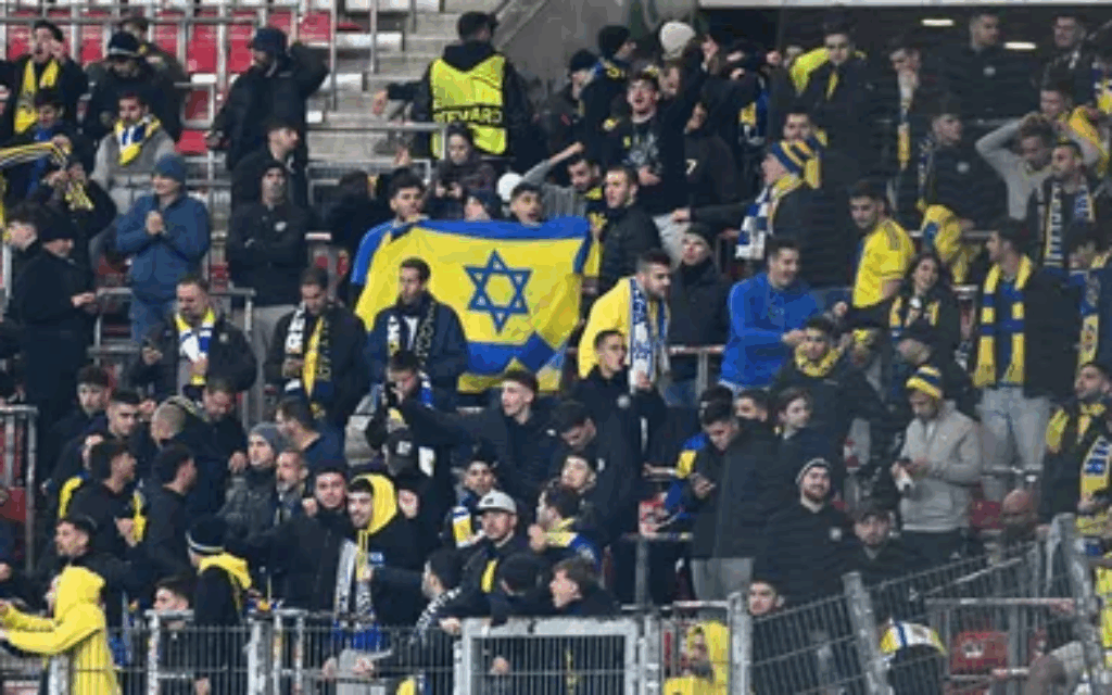 Maccabi Tel Aviv fans (Pic X)