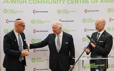 His Majesty King Charles III with World Jewish Relief chair Maurice Helfgott and Jonathan Ornstein, chief executive of the Jewish Community Centre of Kraków, during a visit linked to the centre’s work supporting Jewish life and refugees.
Credit: World Jewish Relief (WJR)