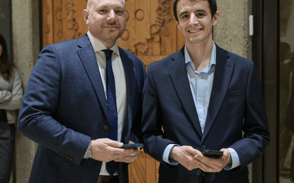 Outgoing international media adviser Jason Pearlman (left) with his successor, Benjamin Lee, following Lee’s appointment to the Office of Israel’s President. Photo: Maayan Toaf / GPO
