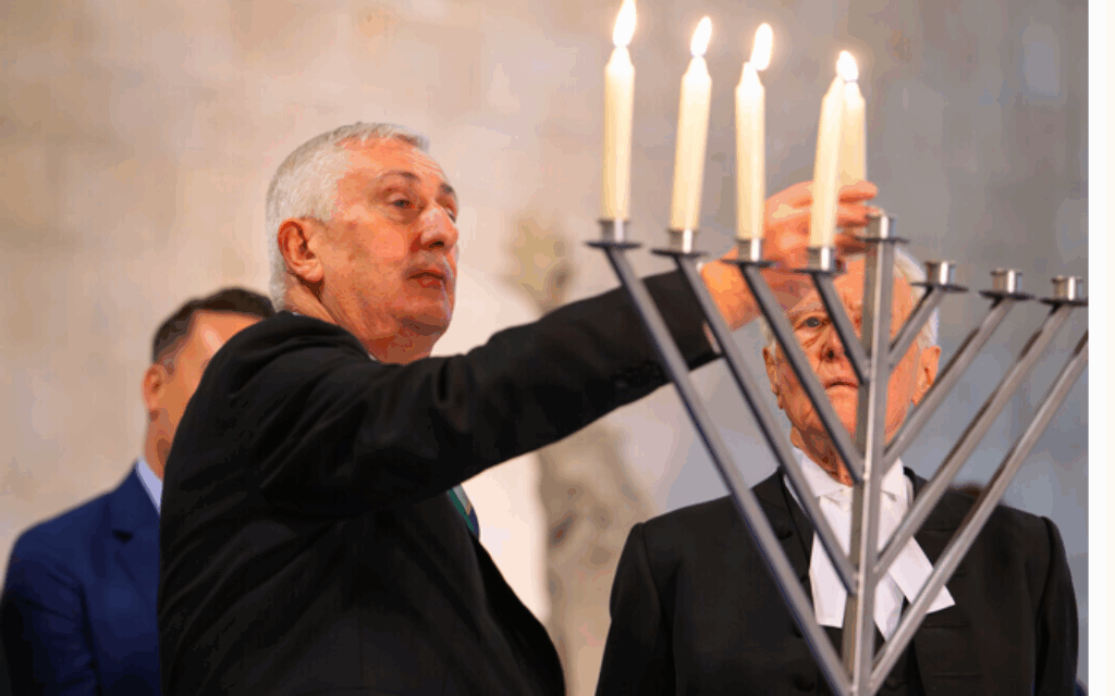 Mr Speaker attends Chanukah Candle Lighting Ceremony in Westminster Hall.
Event Date:	17/12/2025
Copyright:	©House of Commons