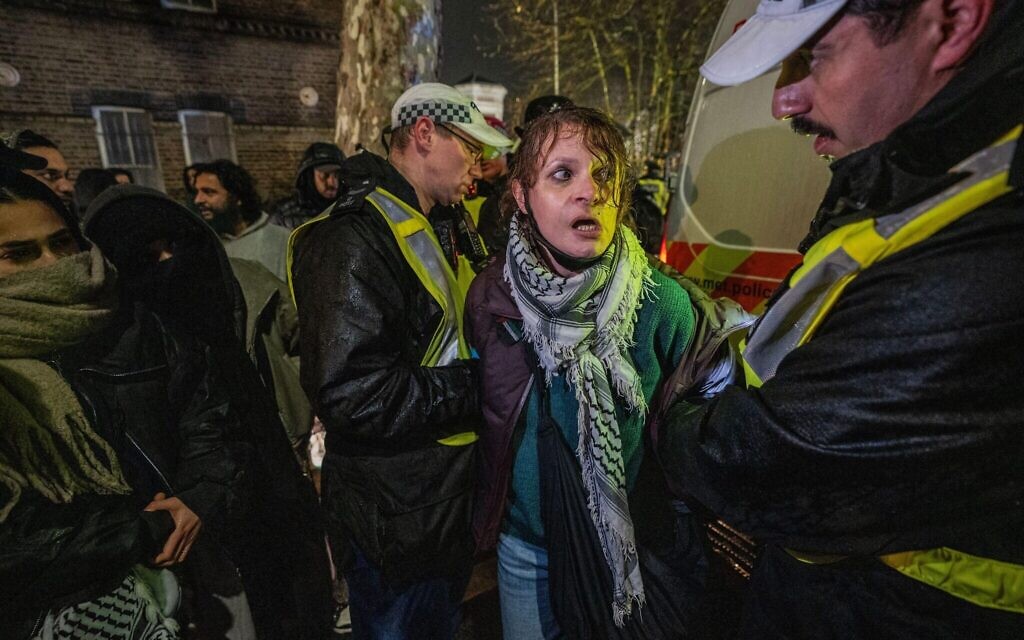 Pro-Palestinian demonstrators protesting against the incarceration of Palestine Action activists at HMP Wormwood Scrubs
