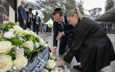 Isaac and Michal Herzog place memorial stones at the Bondi Beach terror attack memorial (Credit: Maayan Toaf, Israel GPO)
