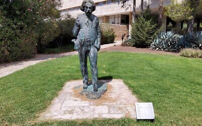 Sculpture of Albert Einstein in the Hebrew University of Jerusalem. Photo: Wikipedia
