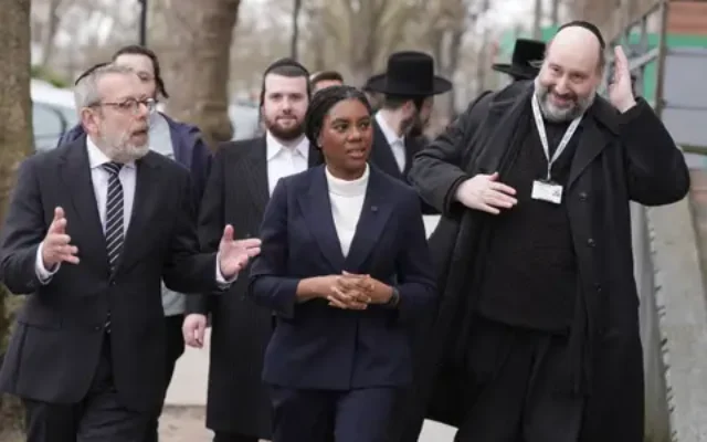Conservative Party leader Kemi Badenoch speaks with members of the Jewish community during a visit to the Hatzola ambulance station in Stamford Hill, north London. Picture date: Tuesday March 24, 2026. PIC: Stefan Rousseau/PA Conservative Party leader Kemi Badenoch speaks with members of the Jewish community during a visit to the Hatzola ambulance station in Stamford Hill, north London. Picture date: Tuesday March 24, 2026. PIC: Stefan Rousseau/PA
