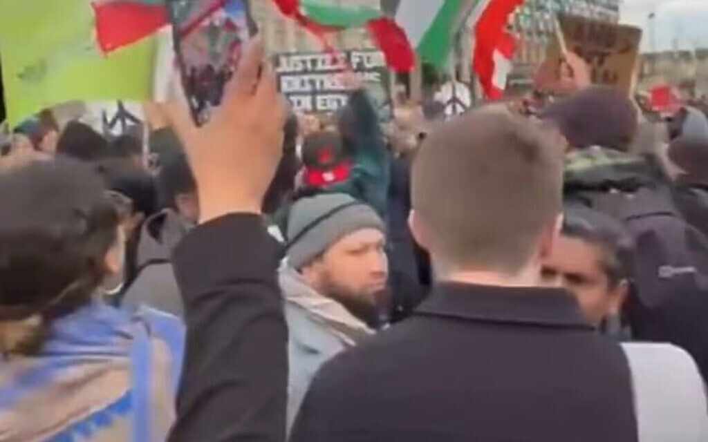 Green Party deputy leader Mothin Ali at pro-IRGC rally on Saturday 28 February 2026. Twitter/X
